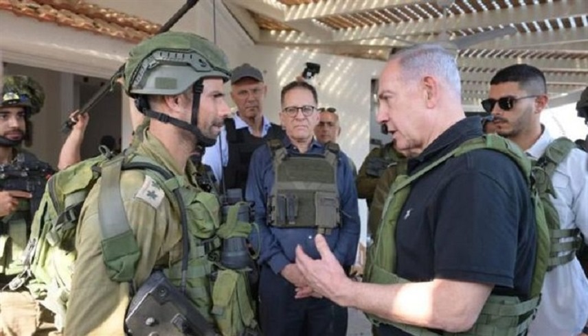 رئيس الوزراء الإسرائيلي بنيامين نتانياهو وسط جنوده في غزة (أرشيف)