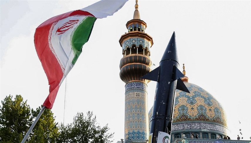 مجسم لصاروخ في قلب طهران