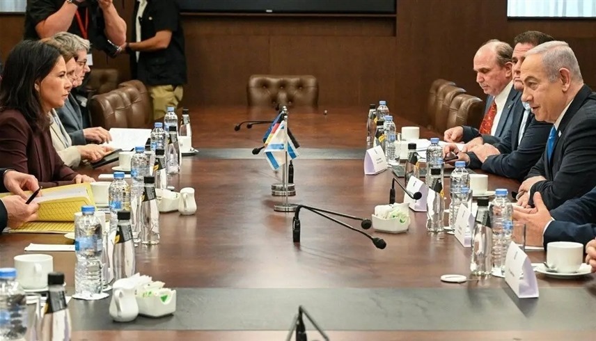 وزيرة الخارجية الألمانية أنالينا بيربوك ورئيس الوزراء الإسرئيلي بنيامين نتانياهو (إكس)