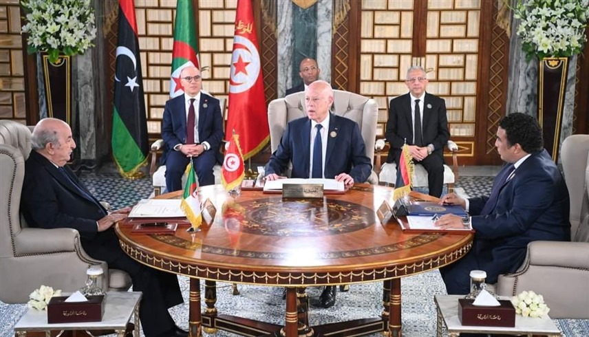 الرئيسان التونسي قيس سعيّد والجزائري بد المجيد تبون ورئيس المجلس الرئاسي الليبي محمد المنفي (إكس)