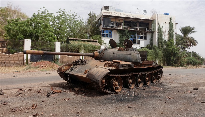 دبابة محترقة للجيش السوداني (أرشيف)