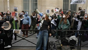 احتجاجات طلابية مؤيدة لفلسطين تغلق مداخل جامعة في باريس 