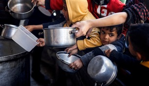غزة.. زادت المساعدات وعادت المخابز للعمل وبقي الجوع القاتل