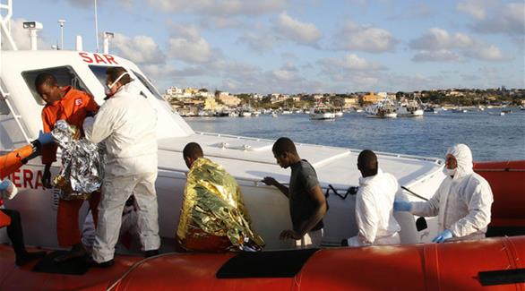 مهاجرون على متن قارب انقاذ (أرشيف)