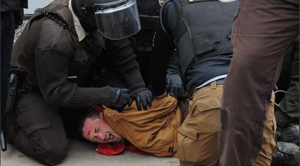 الشرطة الأمريكية تعتقل محتجين ضد أنبوب نفط في ولاية نورث داكوتا (أرشيف)