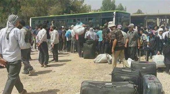 عائلات سورية تغادر خان الشيح إلى إدلب (أرشيف)