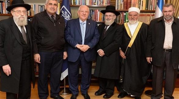 رئيس إسرائيل يتوسط رجال دين مسلمين ويهود في بيته في لقاء حول مشكلة الأذان  (المصدر)