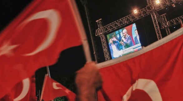 الرئيس التركي رجب طيب أردوغان في كلمة له أمام حشد من مناصرين (أرشيف)