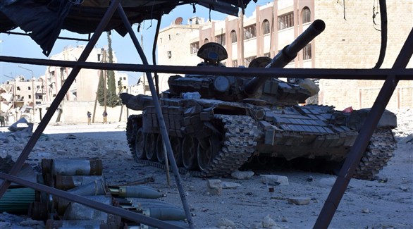 دبابة تسير في الأحياء التي استعادها النظام السوري في الأحياء الشرقية لحلب (أ ف ب)