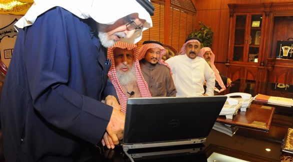 مفتي السعودية أثناء تدشين الموقع الجديد (واس)