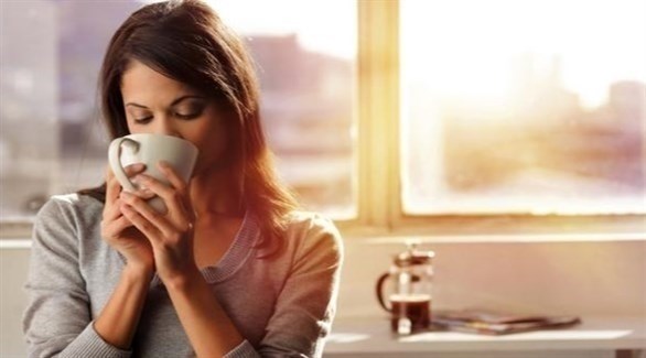 كثرة شرب القهوة تسبب الجفاف والصداع