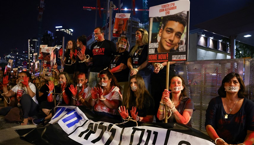 عائلة الرهينة الإسرائيلي الأمريكي تتظاهر في تل أبيب للمطالبة بإطلاقه (أرشيف)