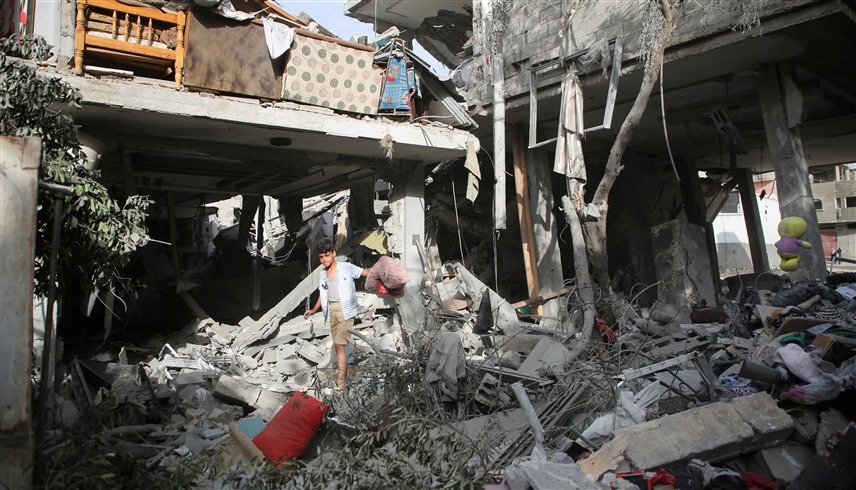 منازل مهدمة جرّاء الغارات الإسرائيلية على رفح (رويترز)