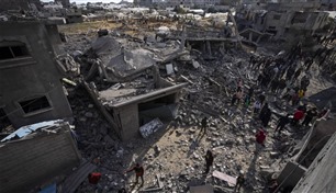 الجيش الإسرائيلي يهاجم أهدافاً لحماس وسط غزة