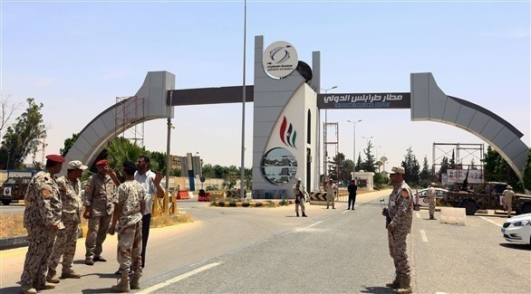 قوات مسلحة خارج مطار طرابلس (أرشيف)
