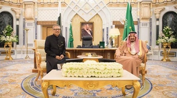 العاهل السعودي الملك سلمن والرئيس الباكستاني علوي (واس)