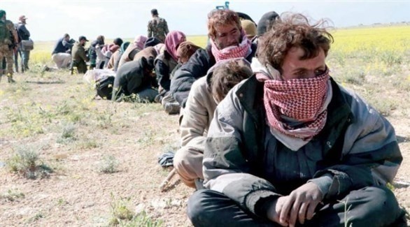 معتقلون من داعش بعد معركة الباغوز (الشرق الأوسط)