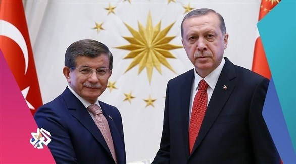 الرئيس التركي رجب طيب أردوغان ورئيس وزرائه السابق أحمد داود أوغلو (أرشيف)