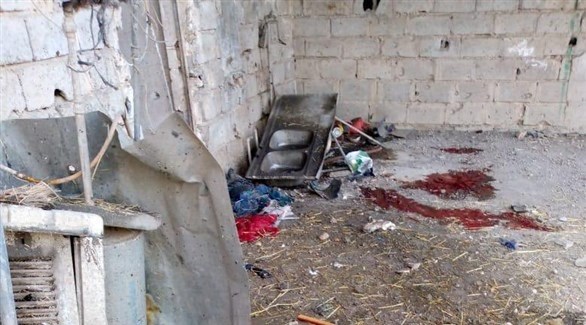آثار الدماء  في البيت الذي استهدفته الصواريخ أمس الإثنين في بغداد (تويتر)