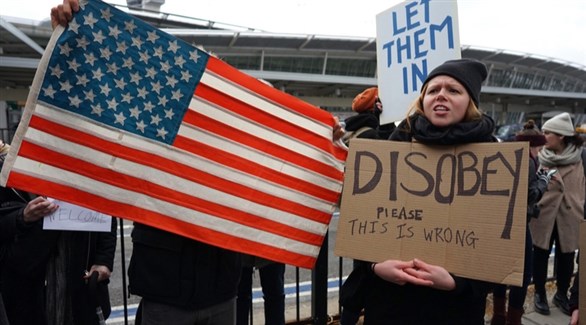 أمريكيون يتظاهرون ضد قرار حظر دخول مهاجرين إلى الولايات المتحدة (أرشيف)
