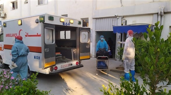 سيارة إسعاف أمام مستشفى لعلاج مصابي كورونا (أرشيف)