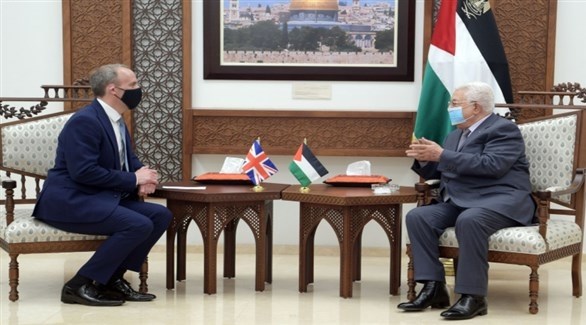 الرئيس الفلسطيني محمود عباس ووزير الخارجية البريطاني دومنيك راب (أرشيف)
