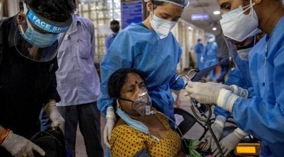 سيدة هندية تتلقى العلاج في إحدى المستشفيات (أرشيف)