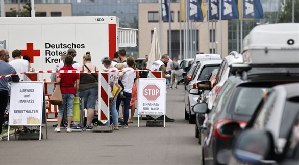 ألمان أمام مركز ميداني للصليب الأحمر لكشف كورونا (أرشيف)