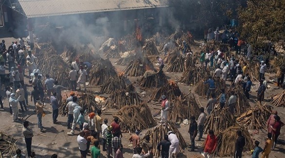 حرق جثث متوفين بكورونا في الهند (أرشيف)