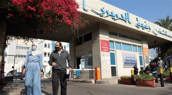 مراجعون أمام مستشفى في لبنان (أرشيف)