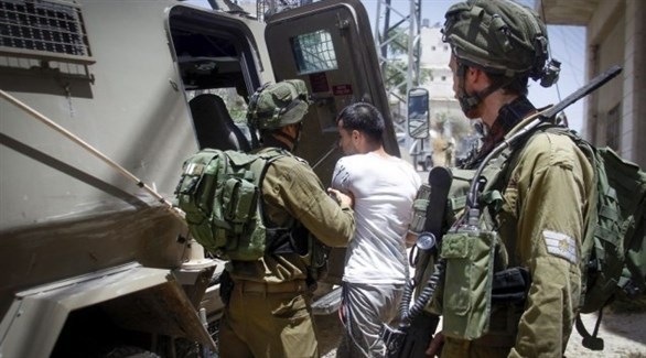 القوات الإسرائيلية تعتقل شاب فلسطيني  (أرشيف)