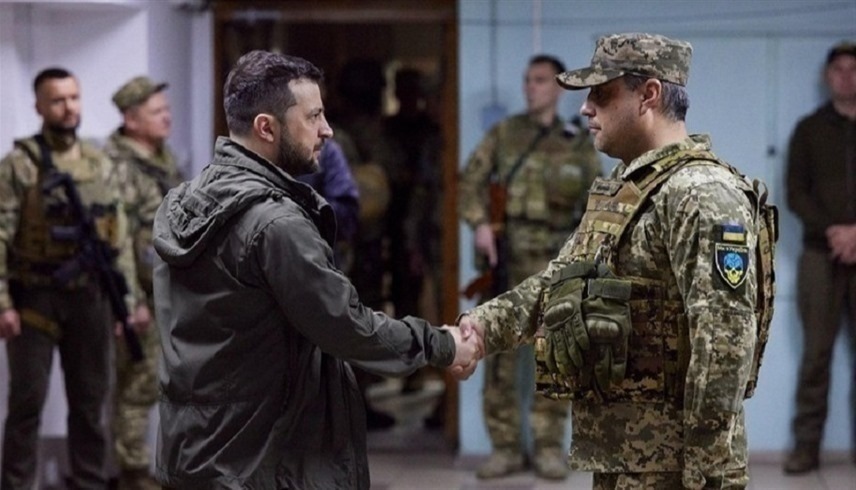 الرئيس الأوكراني يلتقي قائداً عسكرياً في الجيش (أرشيف)